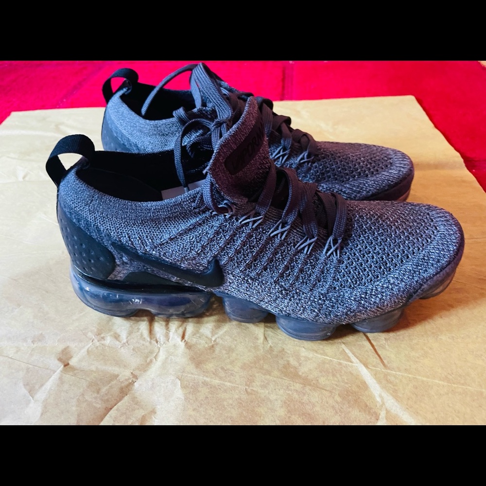 Women pre-owned sneakers